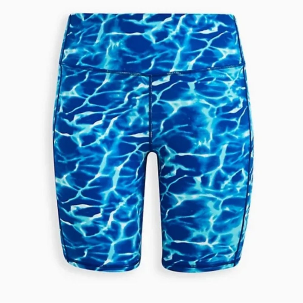 TORRID PERFORMANCE CORE 9 INCH ACTIVE BIKE SHORT size med/Large NWT